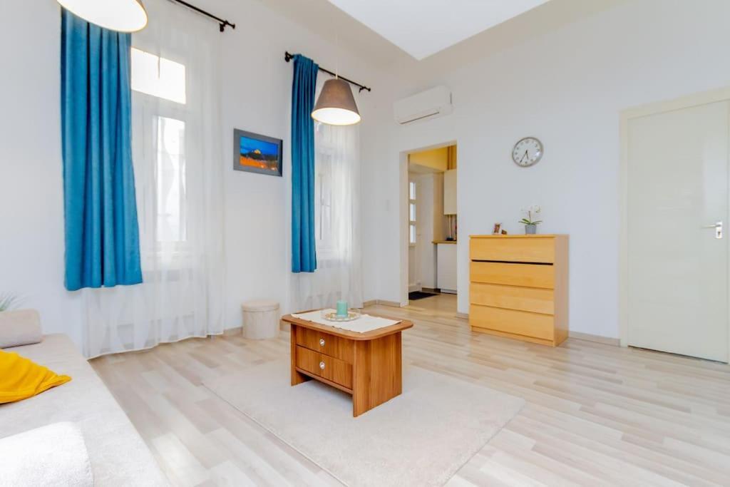 شقة Cozy Nest By The Andrassy Avenue بودابست المظهر الخارجي الصورة